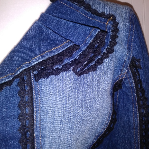 The Pyramid Collection Denim Jacket - Picture 3 of 6